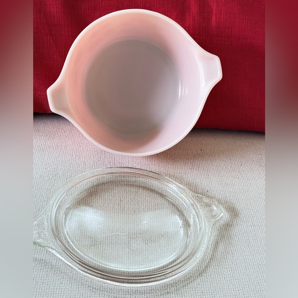 Pyrex Casserole Dish Pink Gooseberry Pattern, with Lid. - Picture 2 of 3